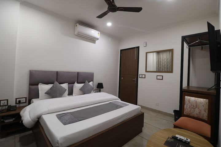 Room 15 of 80