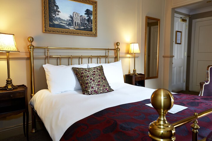 Room 16 of 27