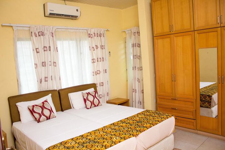 Room 9 of 26