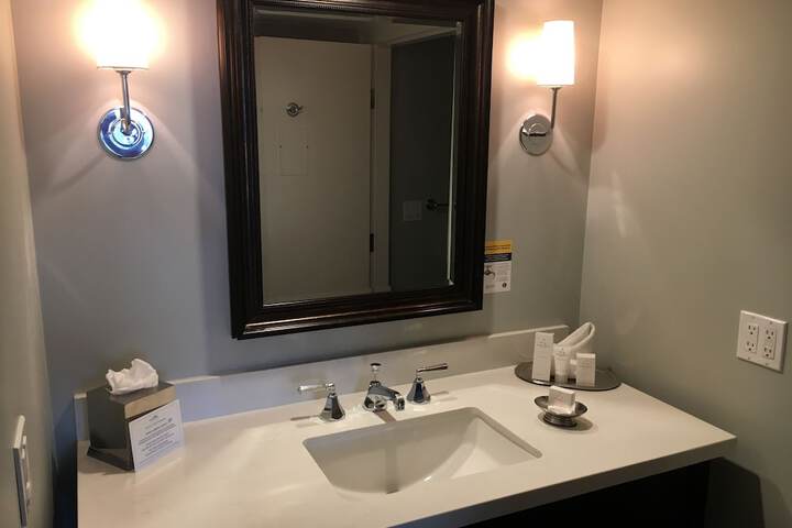 Room 17 of 37