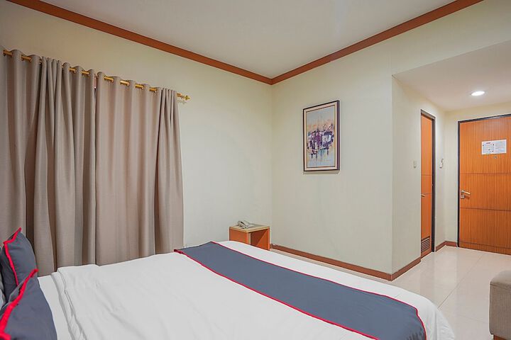 Room 13 of 30