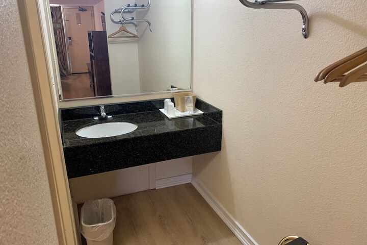 2 Double Beds (5 of 8)