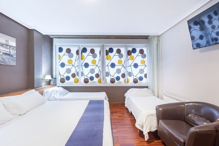 Room 5 of 76