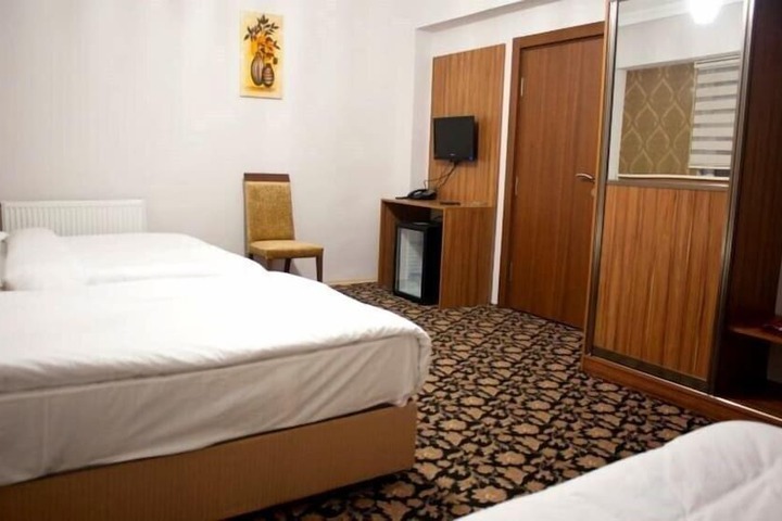 Room 5 of 43
