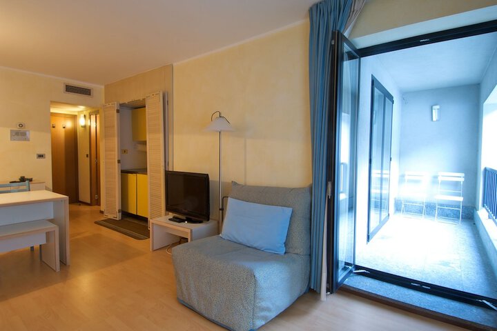 Room 14 of 33