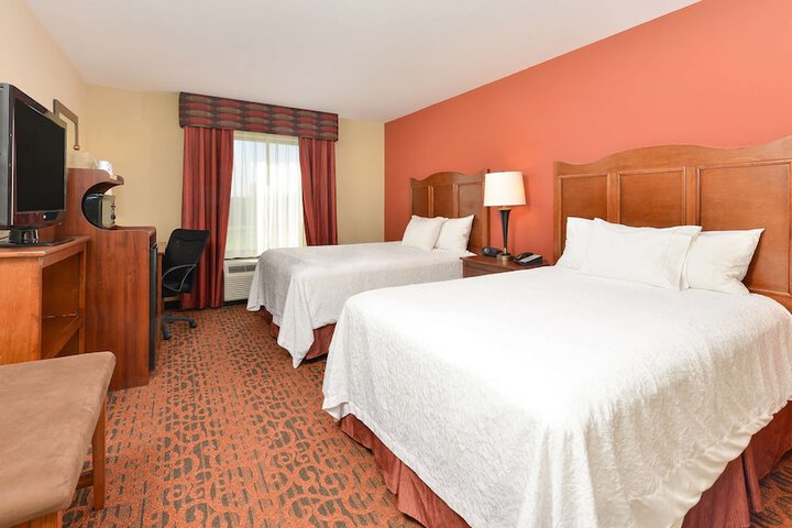 2 Queen Beds (6 of 9)
