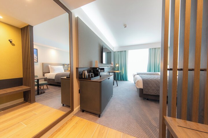 Room 5 of 120