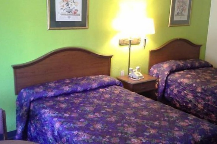 2 Double Beds (2 of 14)
