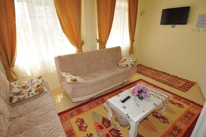 Room 4 of 66