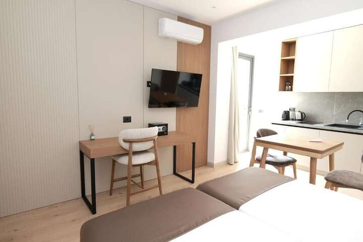 Room 2 of 87