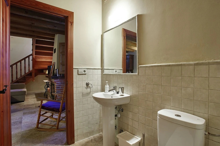 Room 5 of 16