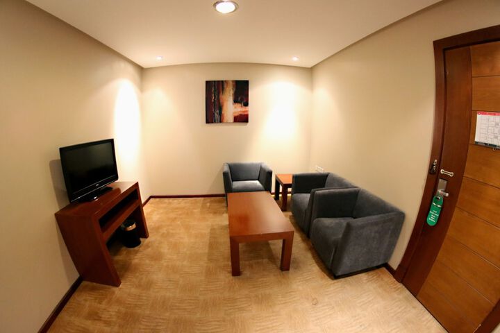 Room 46 of 76