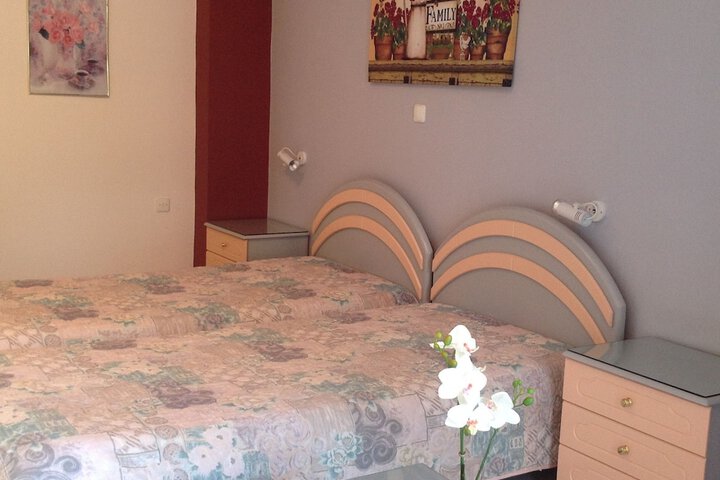 Room 9 of 42
