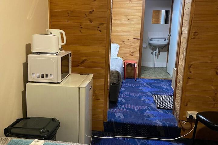 Room 6 of 11