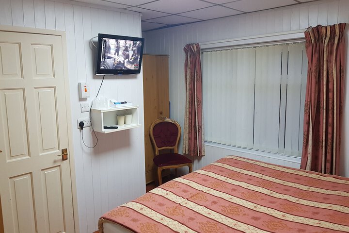 Room 6 of 63
