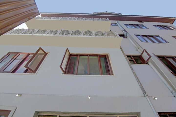 Oyo 38578 Hotel Dew