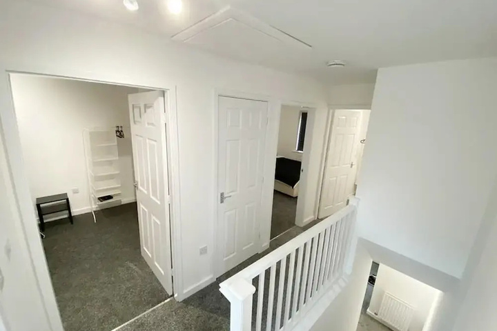 Room 13 of 18
