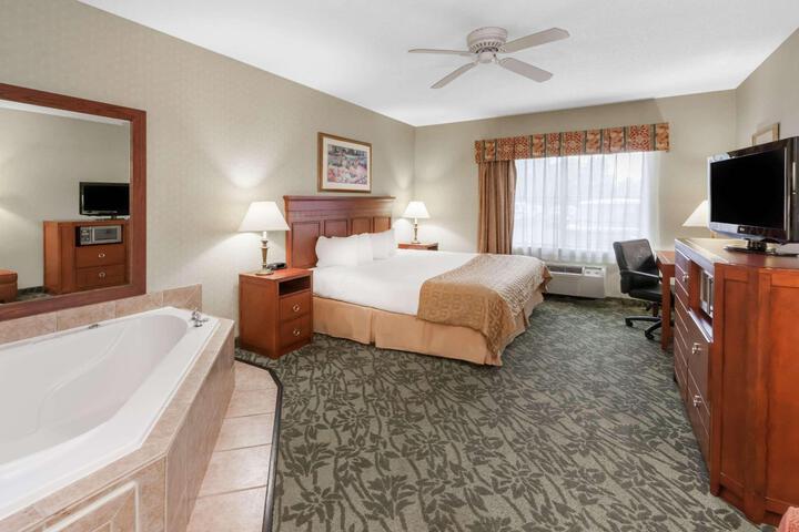 1 King Bed (13 of 15)