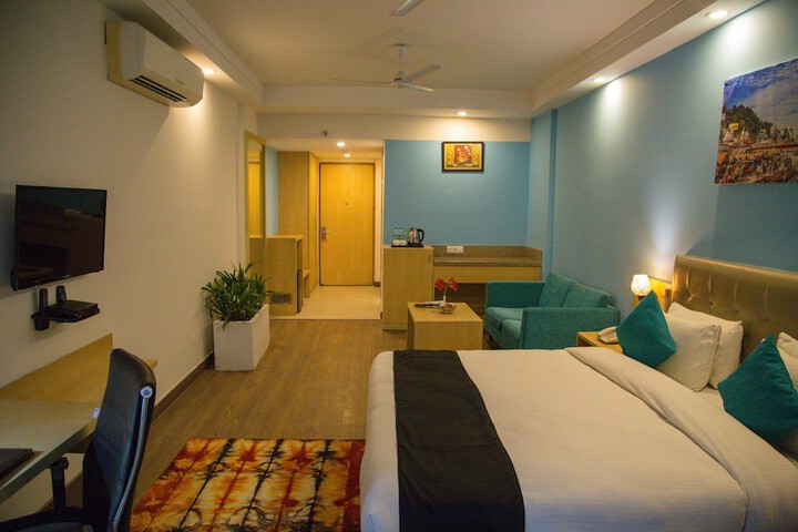 Room 8 of 28