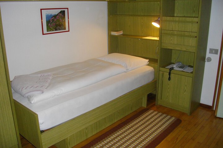 Room 7 of 66