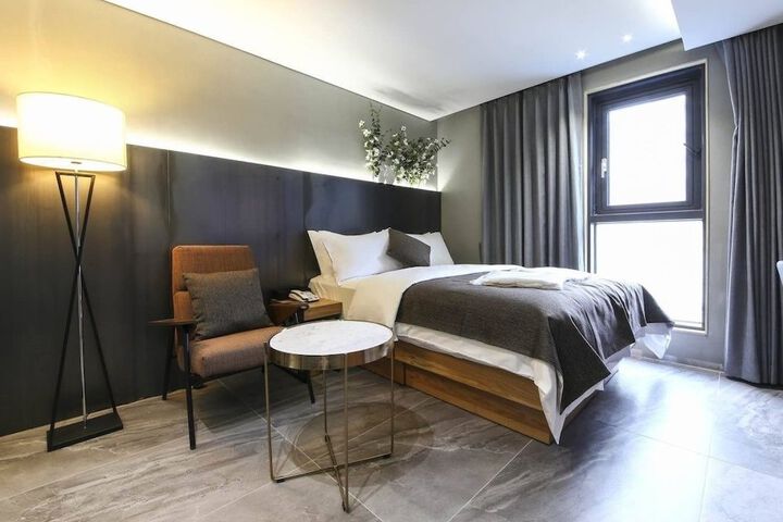 Room 5 of 44
