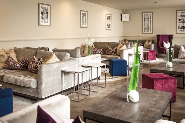 Lounge 60 of 82