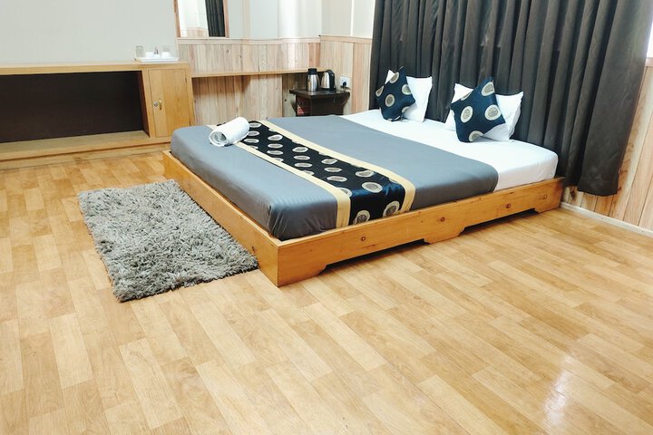 Room 8 of 34