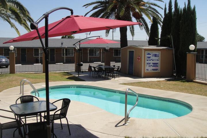 Pool 21 of 29