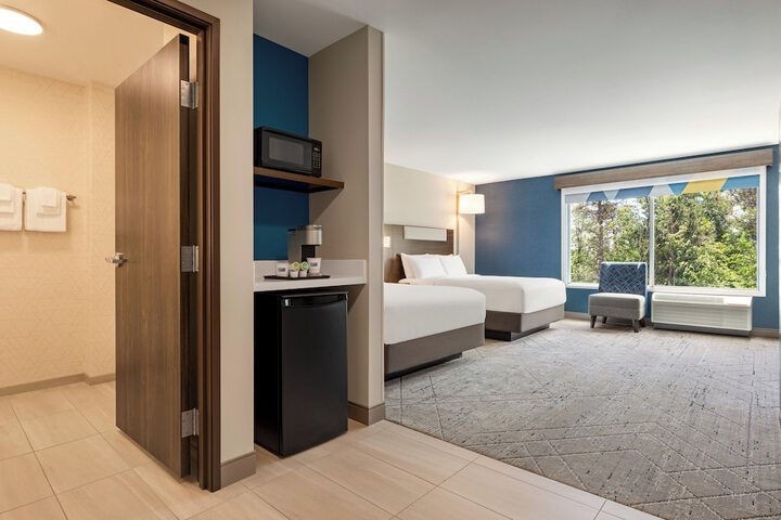 2 Queen Beds (3 of 15)