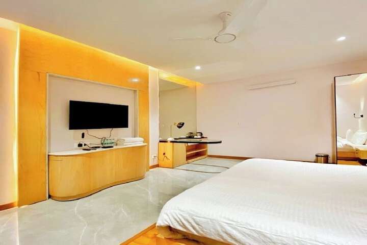 Room 2 of 27
