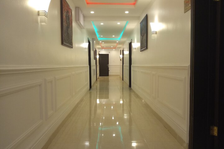 Ballroom/Hall 22 of 27
