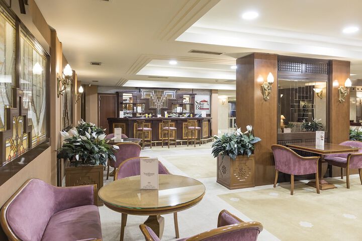 Entrance & Lobby