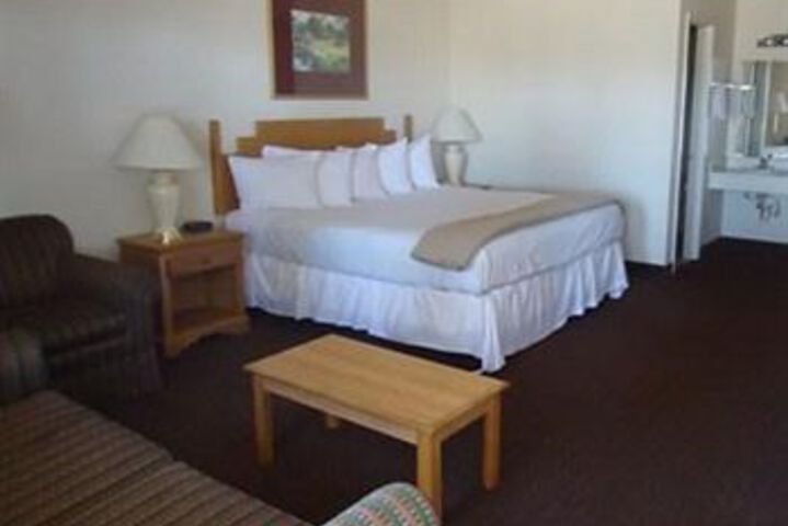 Room 6 of 12
