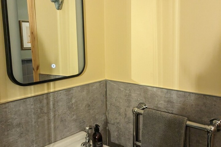 Room 32 of 147