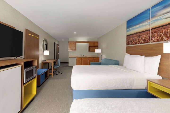 1 King Bed (2 of 9)