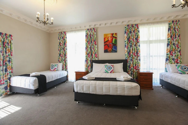 Room 4 of 25