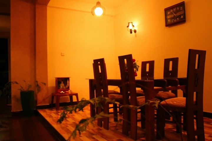 Dining 9 of 22