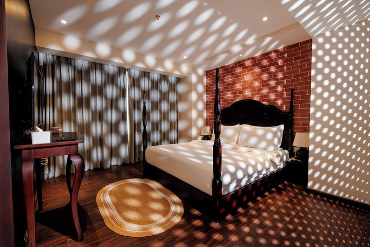 Room 26 of 153