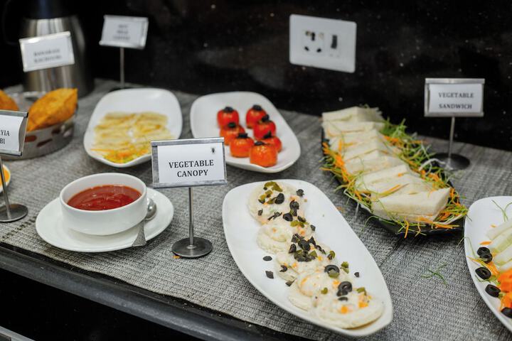 Dining 62 of 76