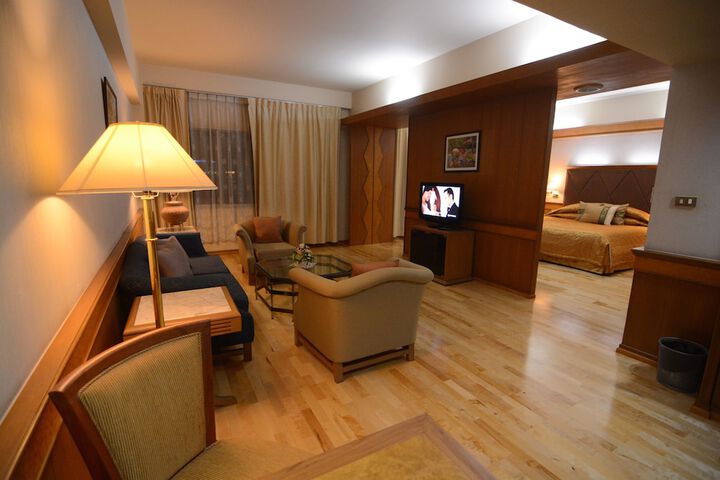 Room 26 of 74