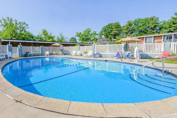 Pool 2 of 4