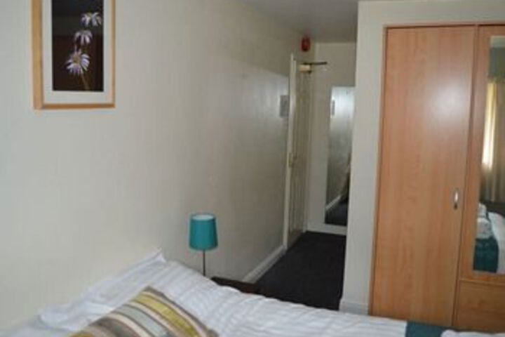 Room 8 of 48