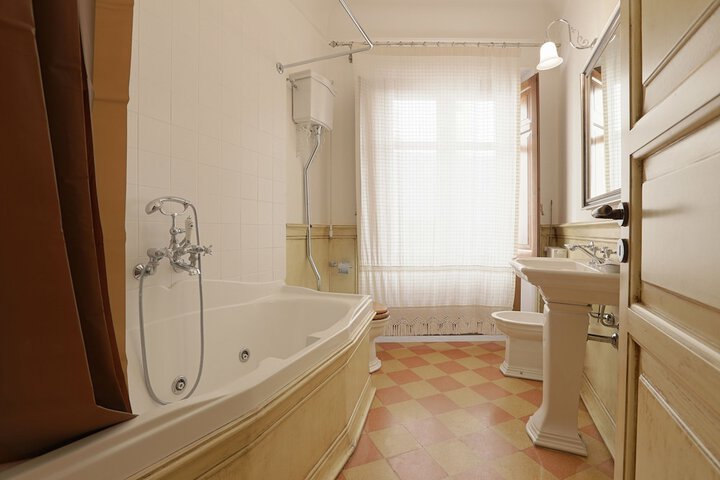 Room 55 of 83