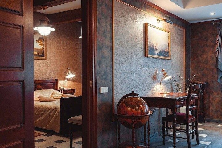 Room 4 of 64