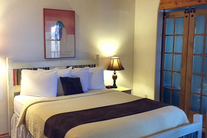 Room 27 of 82