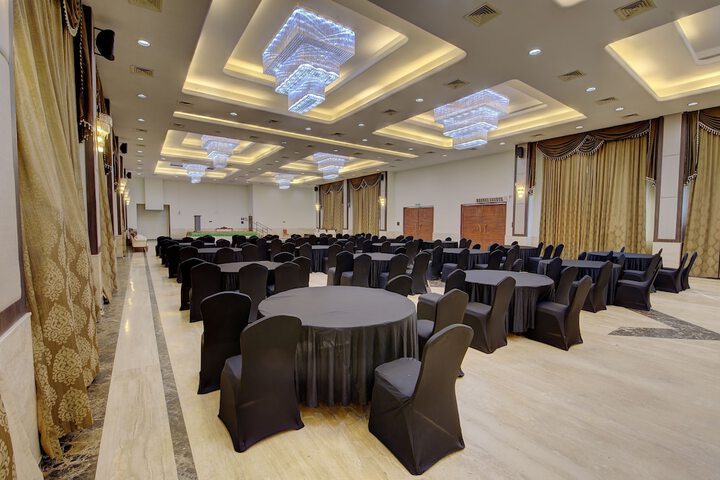 Ballroom/Hall 49 of 82