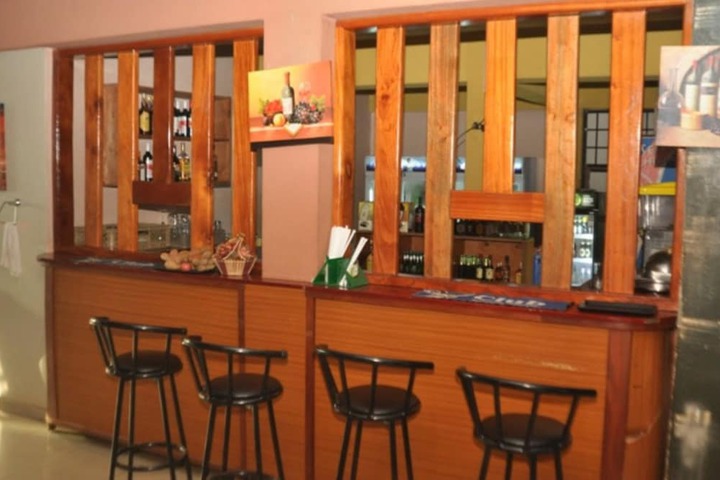 Lounge 18 of 25