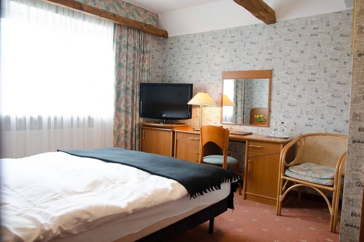 Room 3 of 27