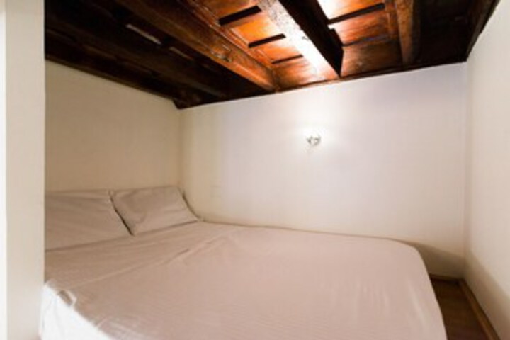 Room 8 of 22