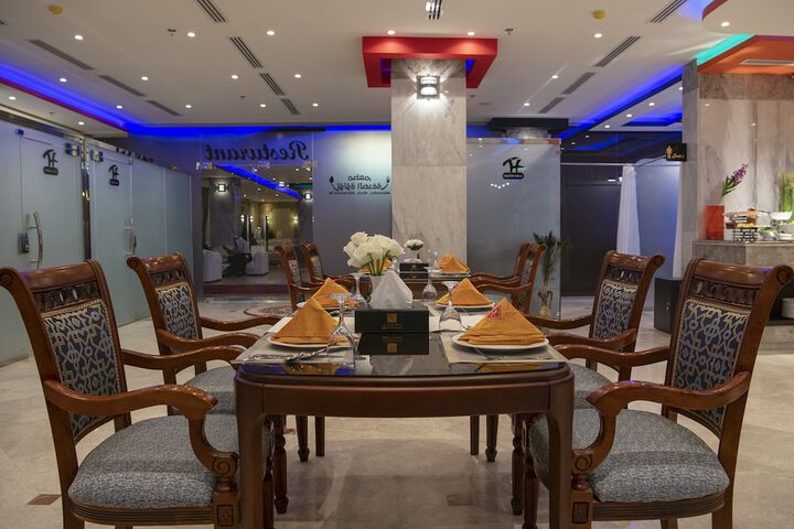 Dining 65 of 84